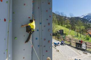 Kletterwand im Außengelände